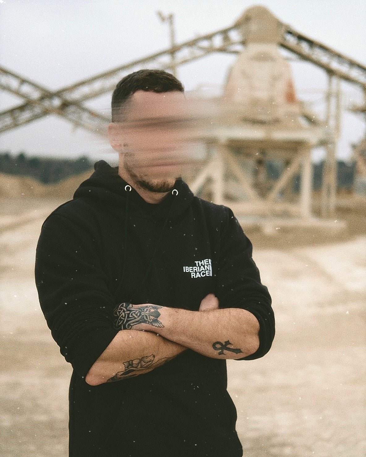 SUDADERA THE IBERIAN RACE CON CAPUCHA