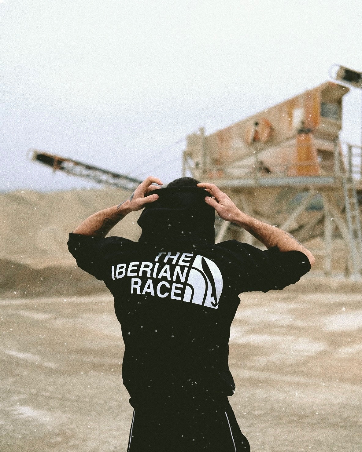 SUDADERA THE IBERIAN RACE CON CAPUCHA
